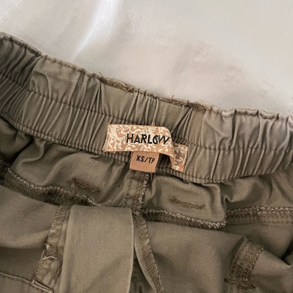 Low Rise Cargo Shorts - Picture 3 of 3